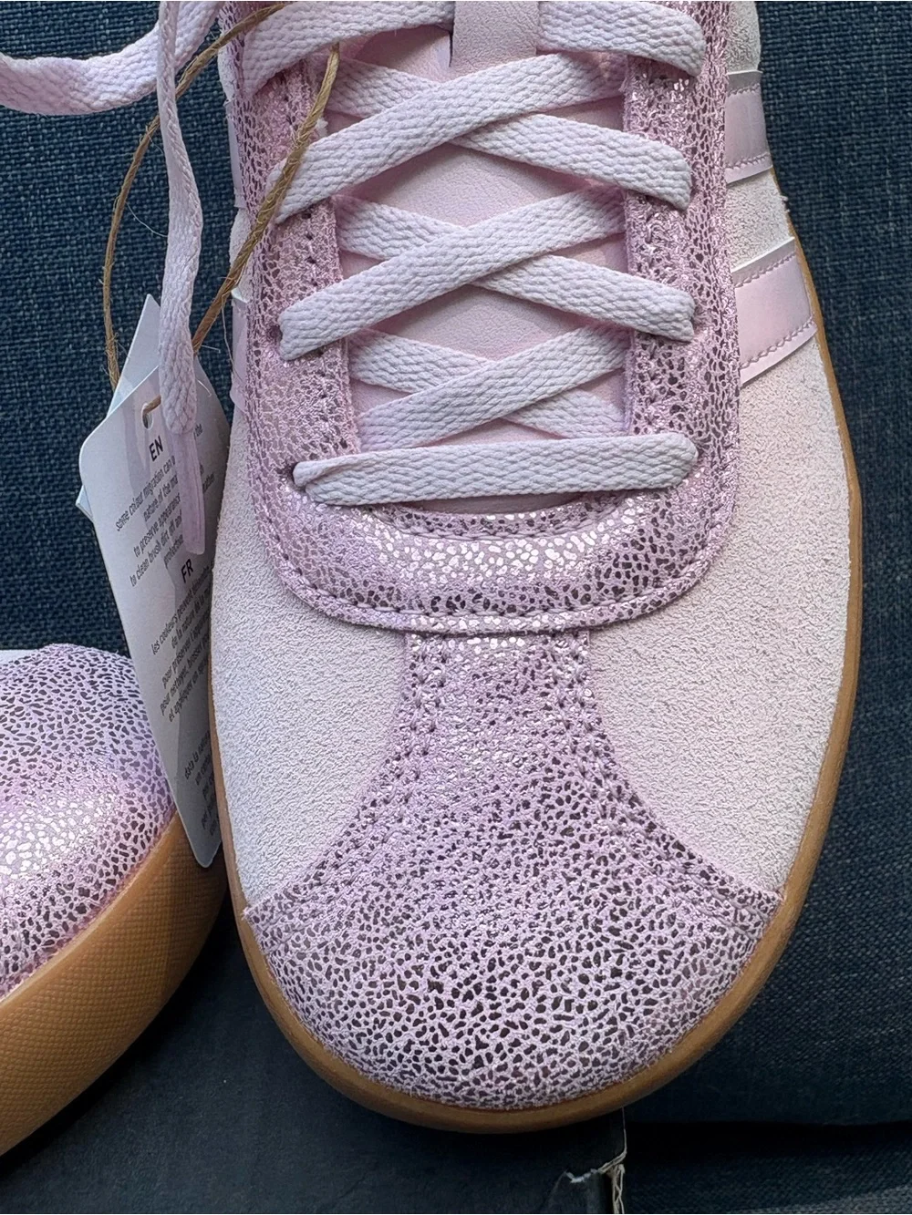 Adidas girl’s soft Pink with shimmering pink Sneakers youth 4.5, women’s 5.5